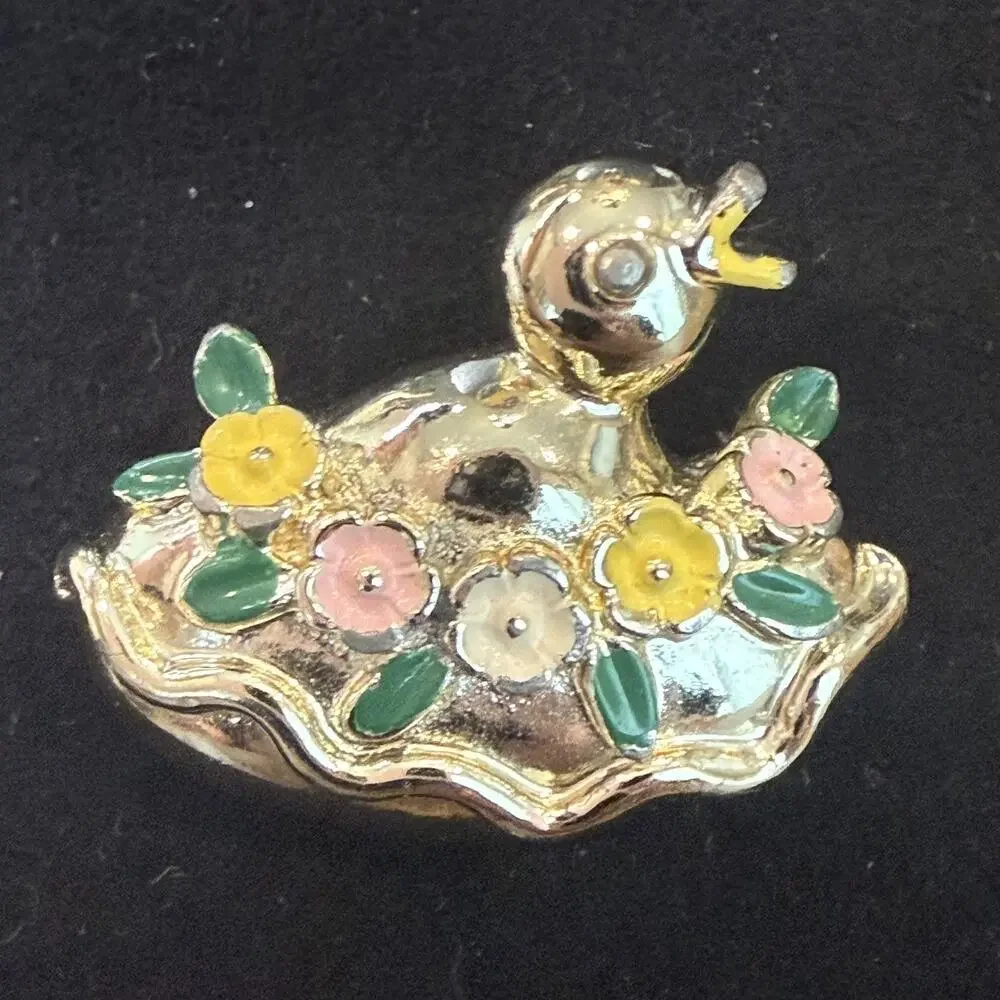Vintage Chick Bird Hen Enamel Brooch Pin In Nest Egg Flowers Gold Tone